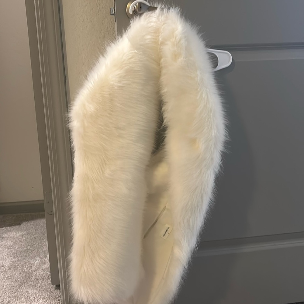 Tulip bridal fur wrap